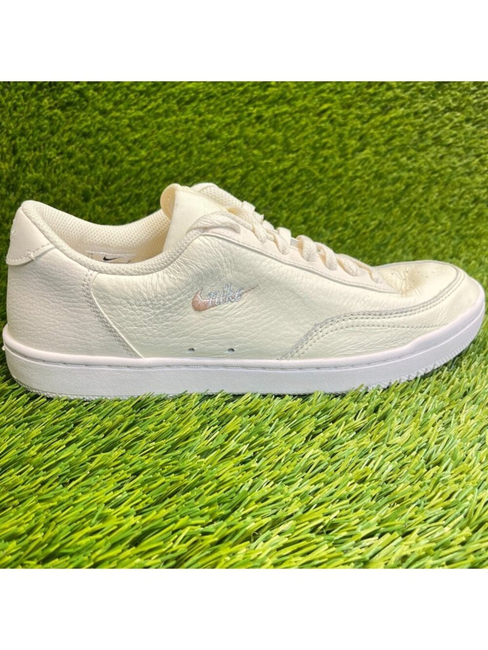 Nike Court Vintage Premium Womens Size 9.5 Beige White Athletic Shoes Sneakers